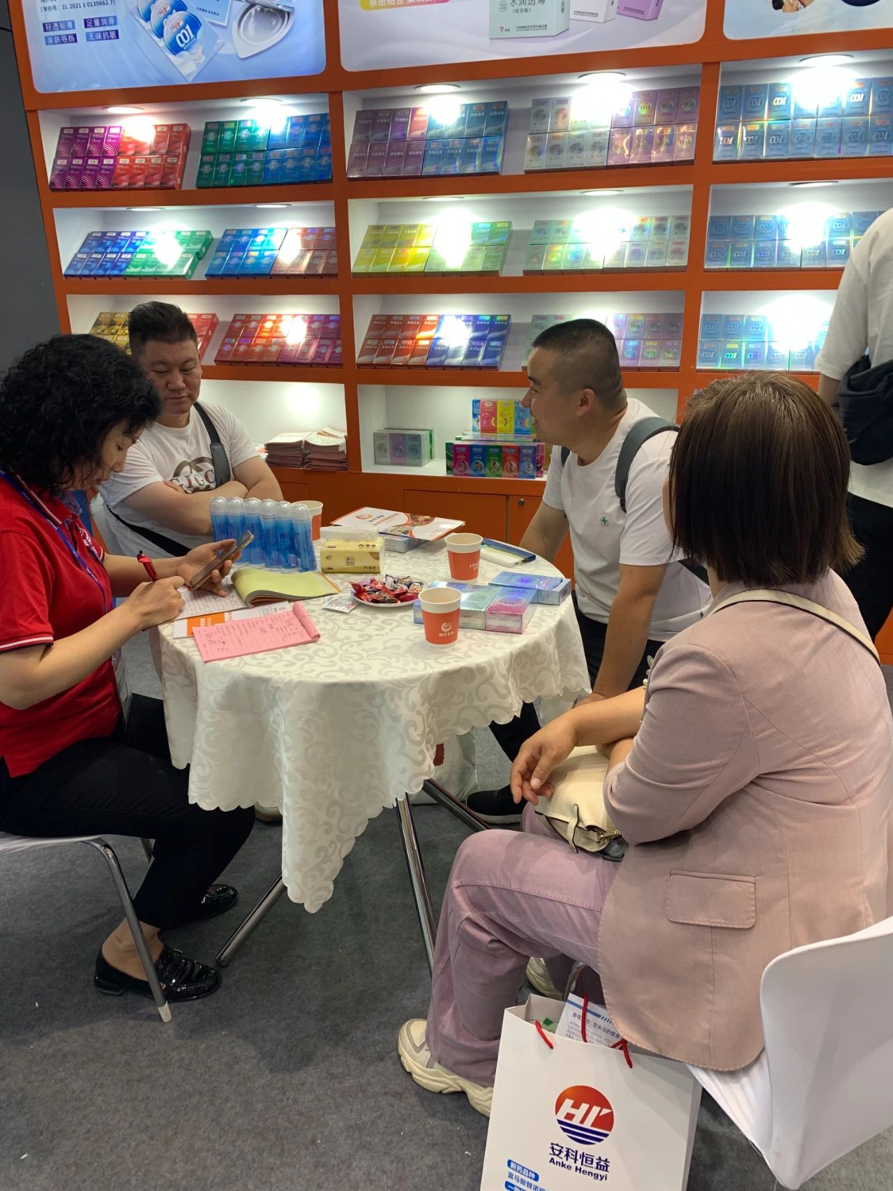 直擊現(xiàn)場(chǎng)上海國(guó)藥會(huì)首日盛況，康祥展位熱度持續(xù)飆升7.jpg